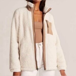 NWT - ABERCROMBIE & FITCH SOFT A&F COLLECTION IVORY TEDDY JACKET SIZE: LARGE